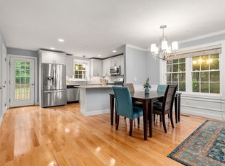 15 Collins Cir #15, Chelmsford, MA 01824