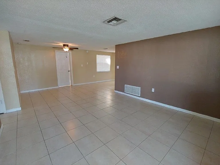 3034 Roxbury Dr — Photo 3