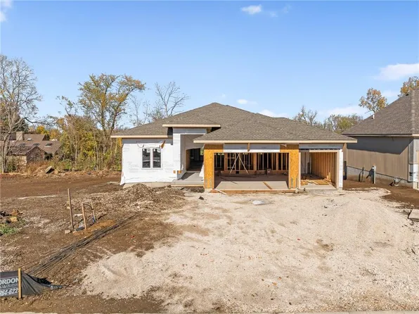 24212 W 91st Ter, Lenexa, KS 66227