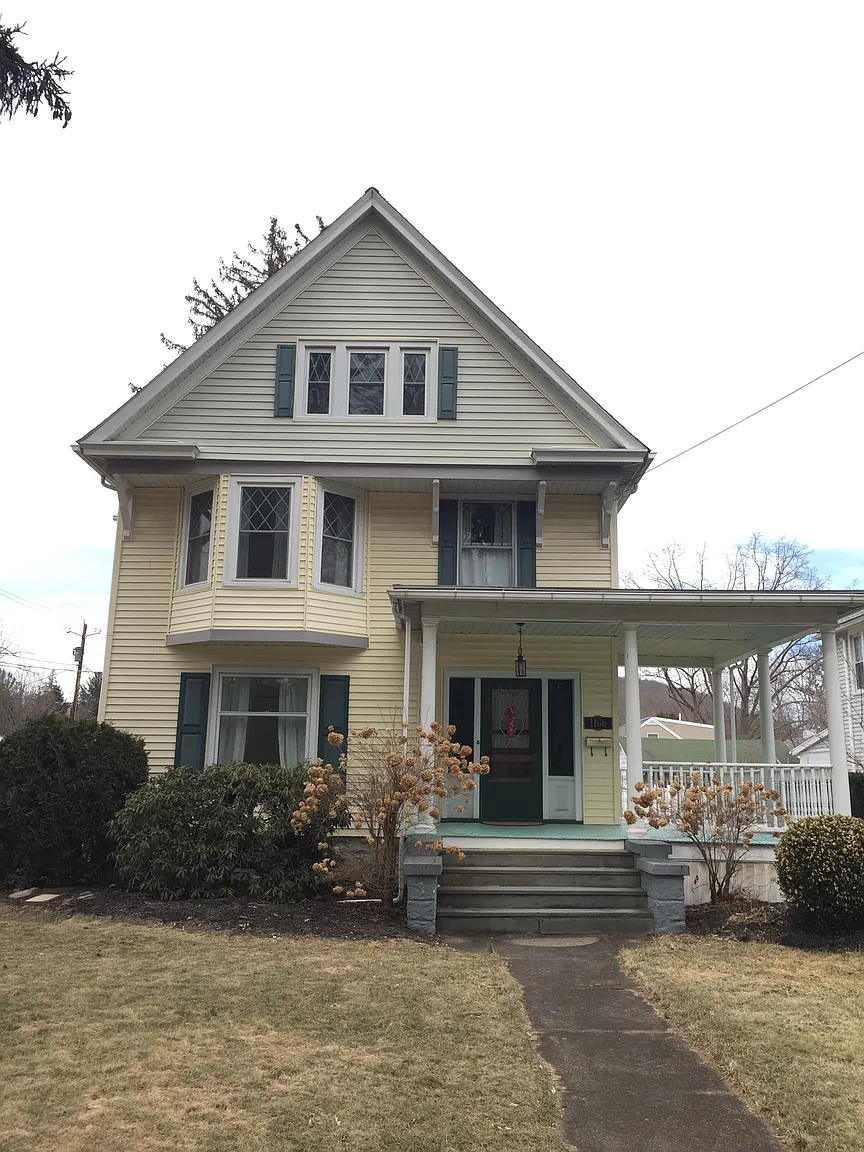 1166 W Water St photo 1