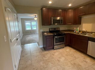 74 Providence Ln, Springfield, IL 62711