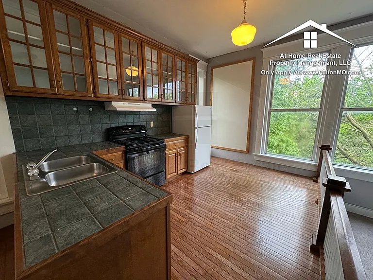 808 Center St #201 — Photo 7