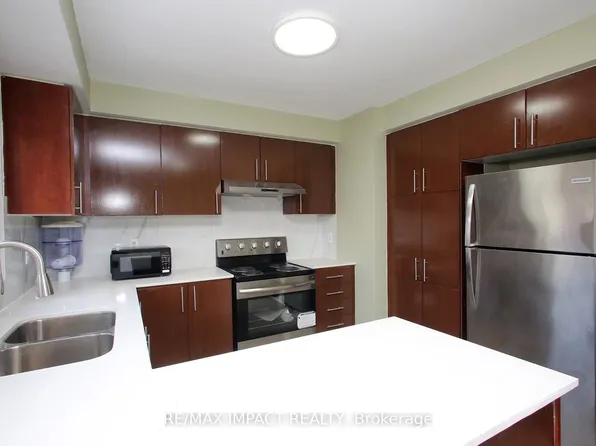 375 Cook Rd #48, Toronto, ON M3J 3T6
