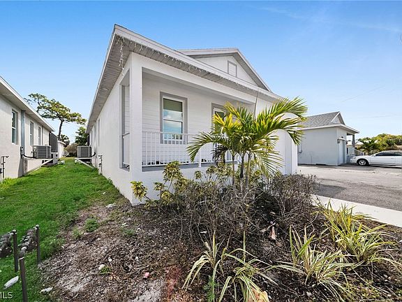 4th image of 26951 Riverside Dr