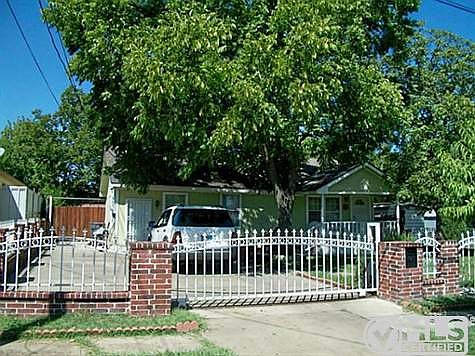 1st image of 2551 Glenfield Ave