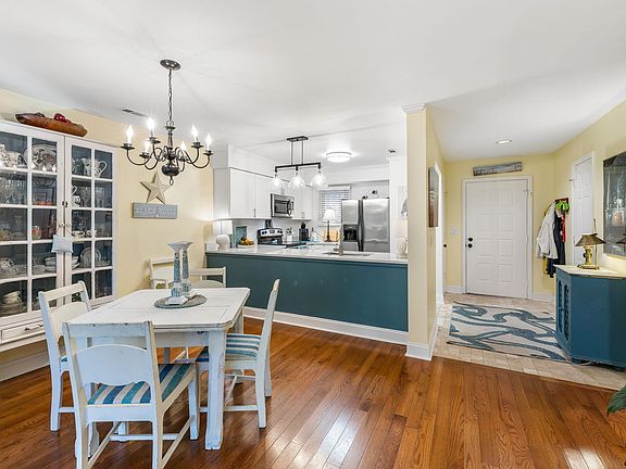 4th image of 2413 Racquet Club Dr