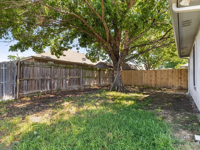 1502 Sharron Ct — Photo 37