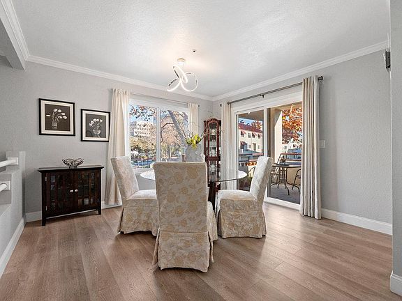 5th image of 104 E Court Ln