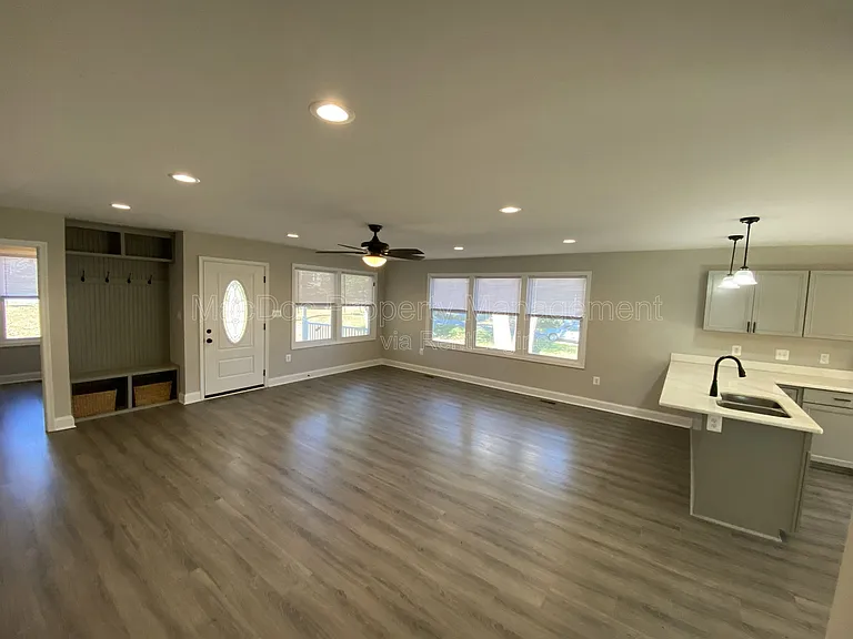 77 Lakeview Dr — Photo 6