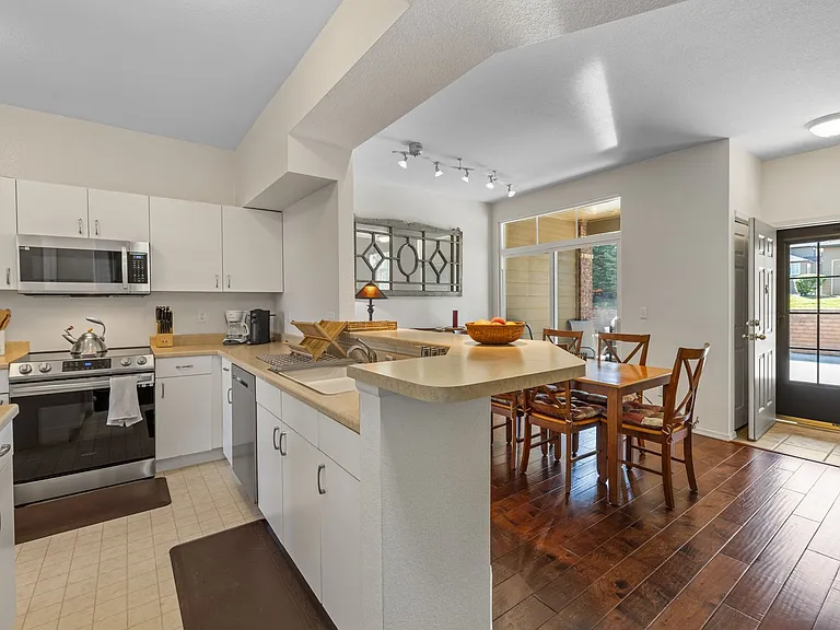 6412 Silver Mesa Dr #B — Photo 5