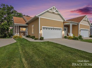 237 Hazelnut Dr, Coopersville, MI 49404