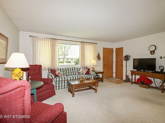 2nd image of 703 E Elderberry Ln