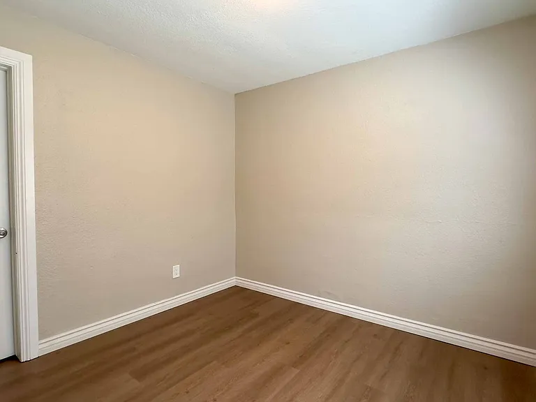 9922-9934 Buena Vista Dr — Photo 15