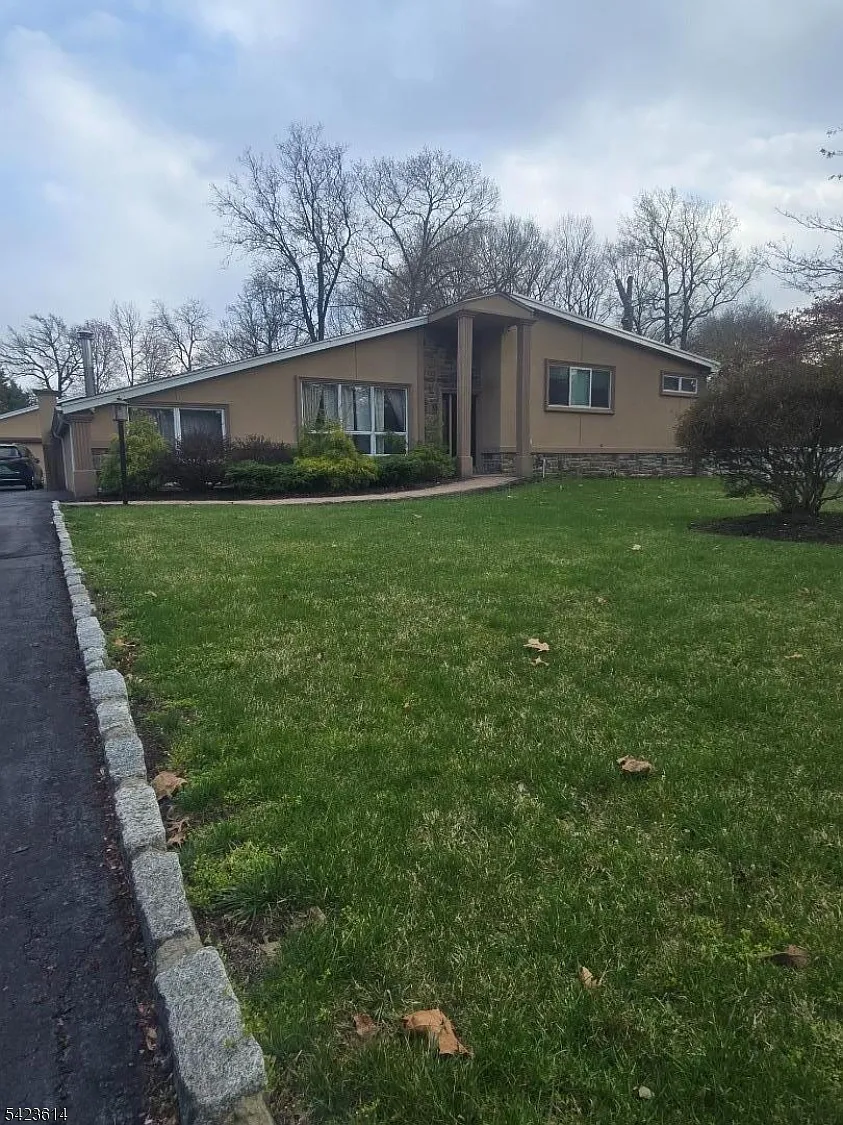 6 Wills Ave photo 1