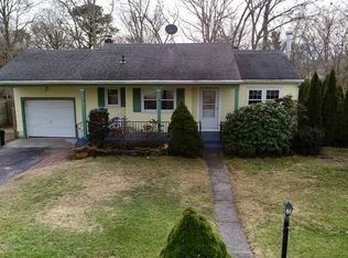 10 Staller Blvd, Hampton Bays, NY 11946