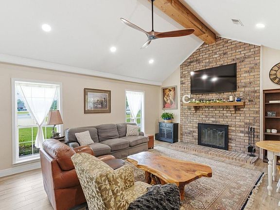 5th image of 1581 Pin Oak Dr