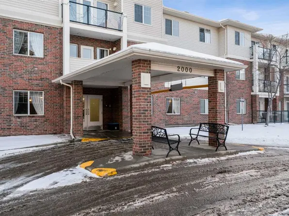 928 Arbour Lake Rd NW #2102, Calgary, AB T3G 5T2