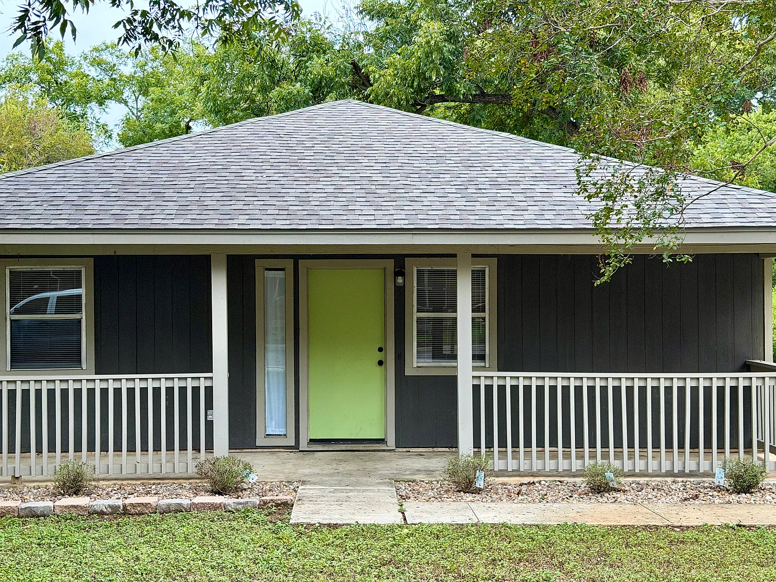 3 bed, 1024 sqft, $1,650 — Photo 2