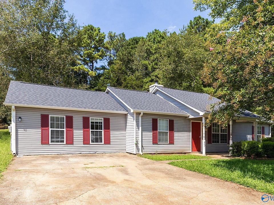 1st image of 207 Barberry Ln
