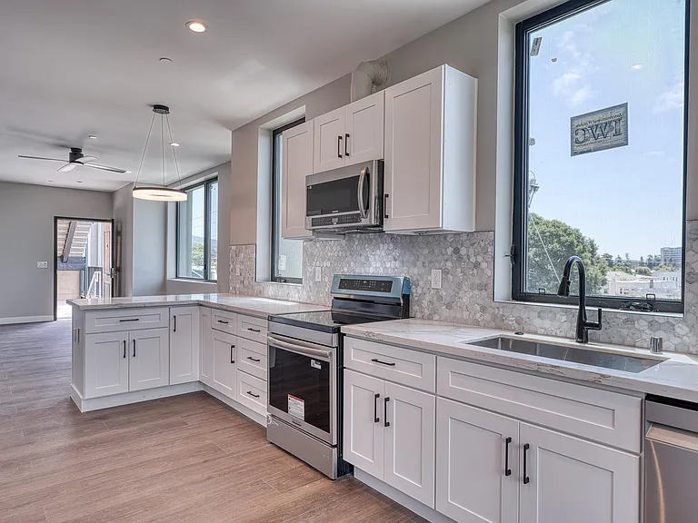 4202 Telegraph Ave #301 — Photo 11