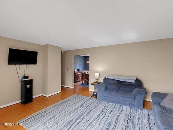 5th image of 6813 Green Manor Dr