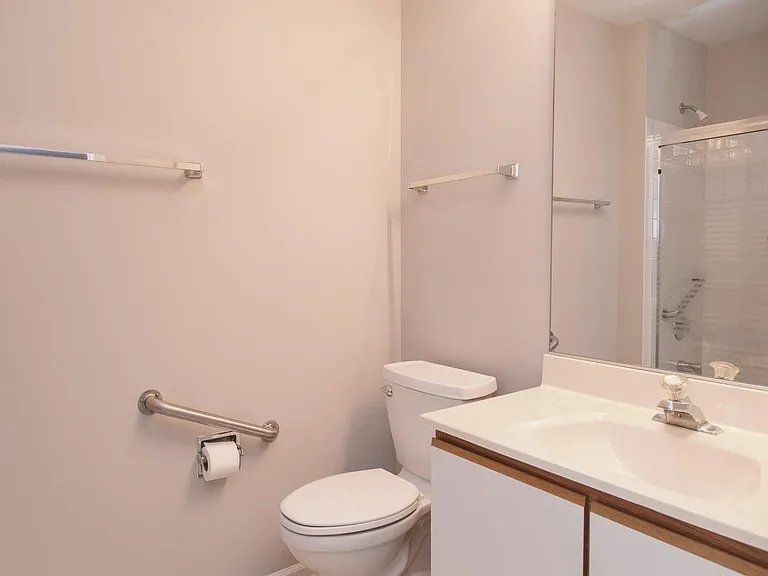 251 Old Oak Ct W — Photo 16