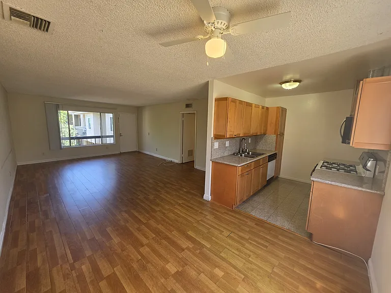 5055 Coldwater Canyon Ave #213 — Photo 7