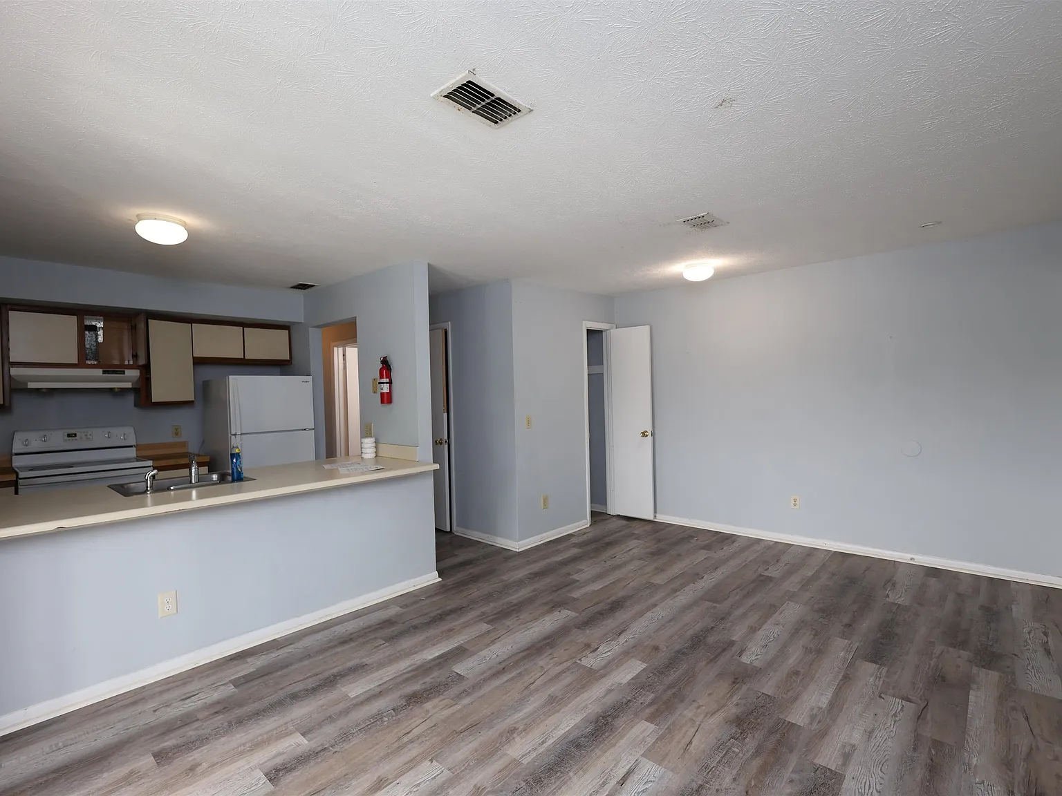 3 bed, 2.0 bath, 932 sqft, $1,675 — Photo 1