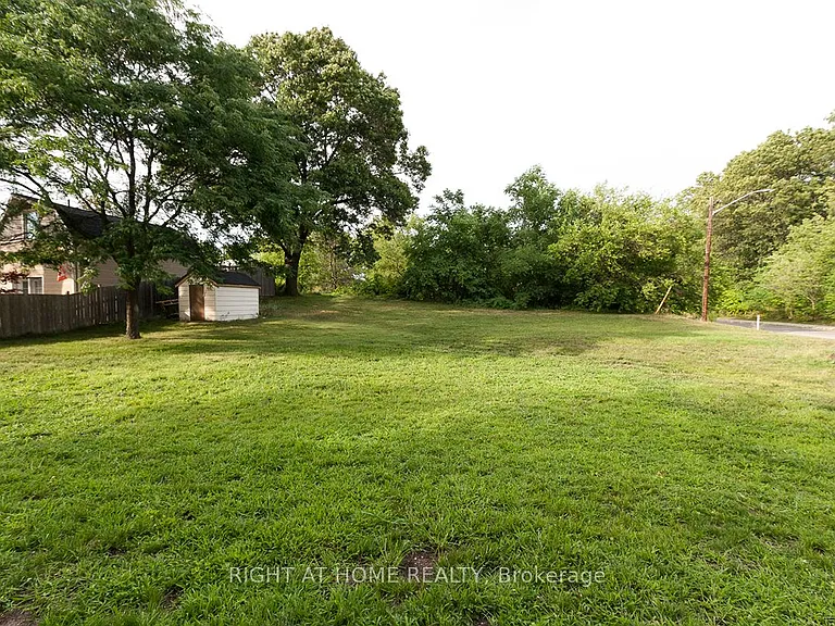 1627 Glenburnie Rd — Photo 16