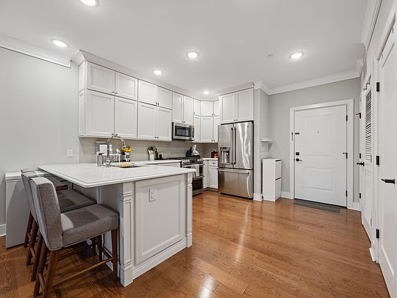3rd image of 28 Bright St Unit 307