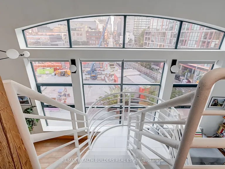 393 King St E #403 — Photo 20