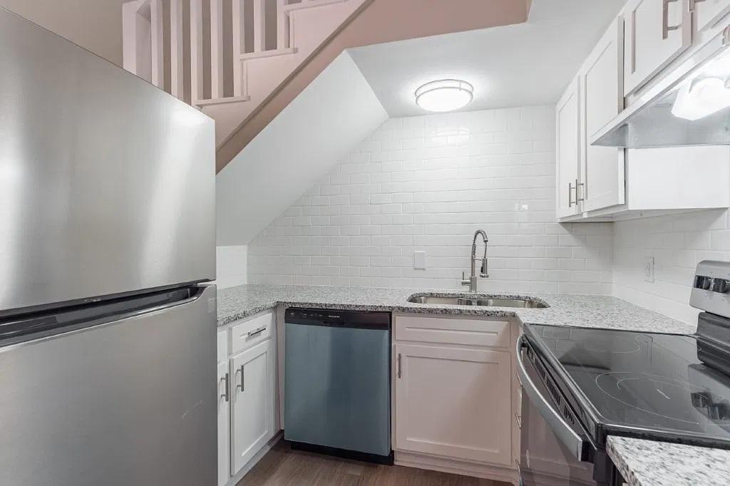 2 bed, 850 sqft, $1,350 — Photo 3