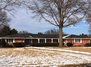 2332 Windsor Dr, Davenport, IA 52807