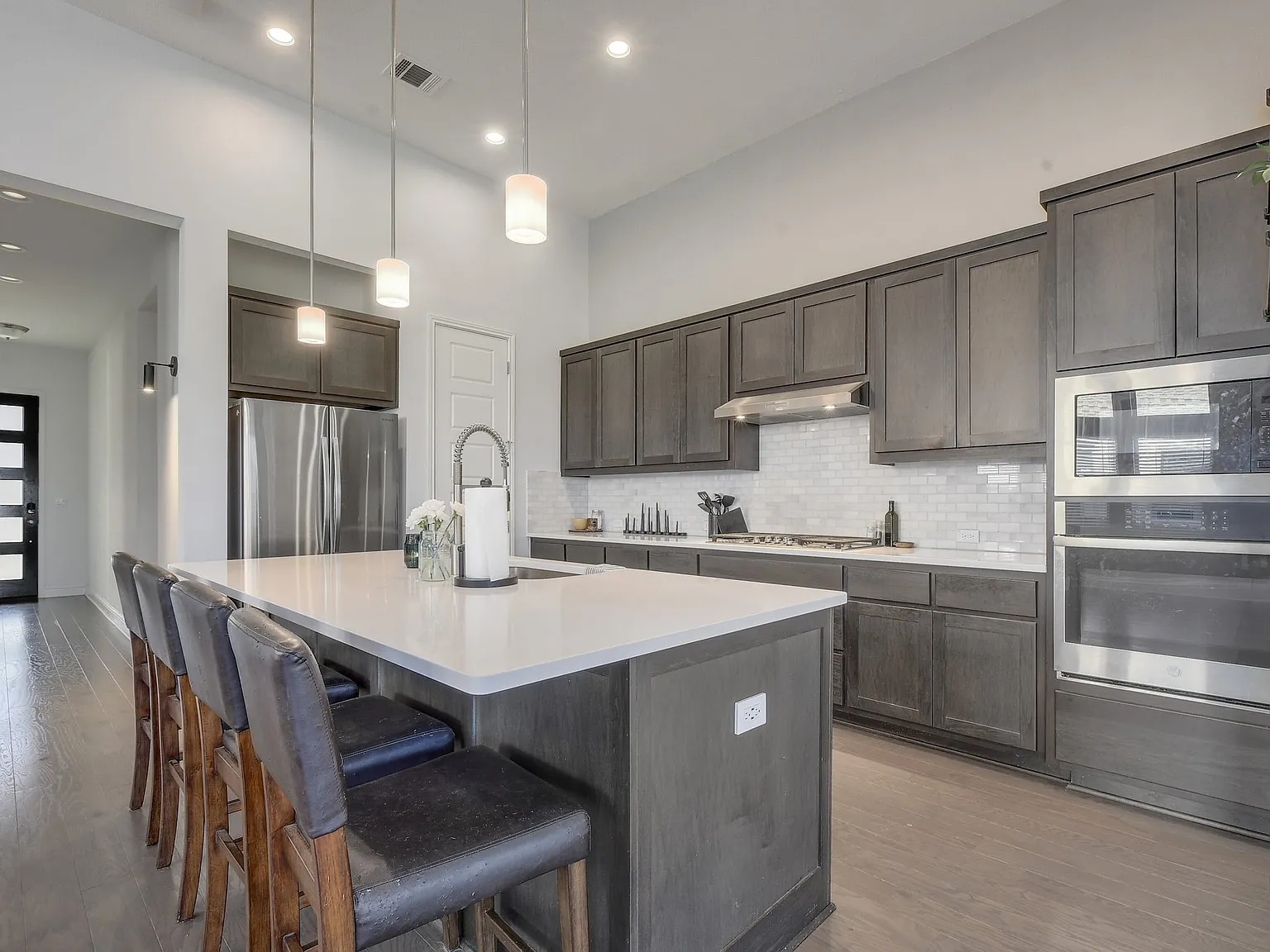 3 bed, 1672 sqft, $3,250 — Photo 3