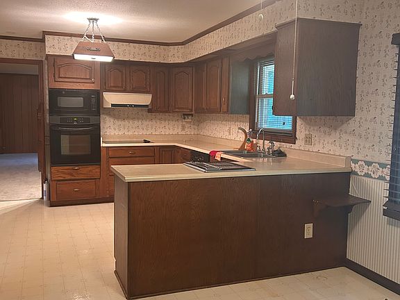 5th image of 1605 Carl Rd