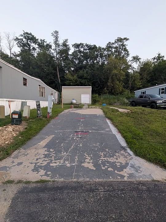 1st image of 15462 Lewis Rd Trailer 20