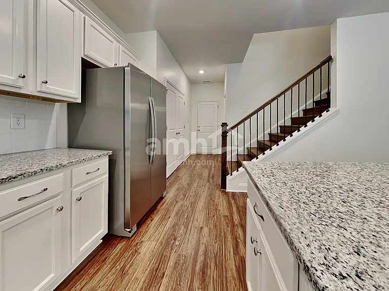 574 Slew Dr — Photo 3