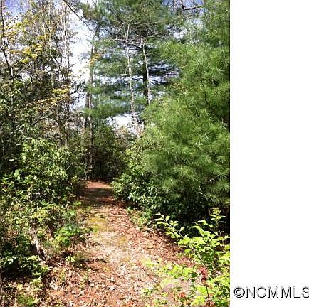 2nd image of 8 Knoll Hill Ln