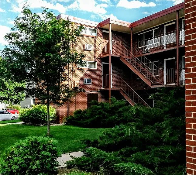 Royal Village Apartment Homes 245 — Photo 8