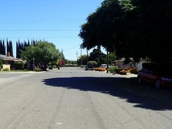 Exterior Neighborhood (street photo)