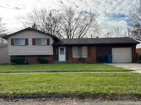 8641 Nottingham Ct, Ypsilanti, MI 48198
