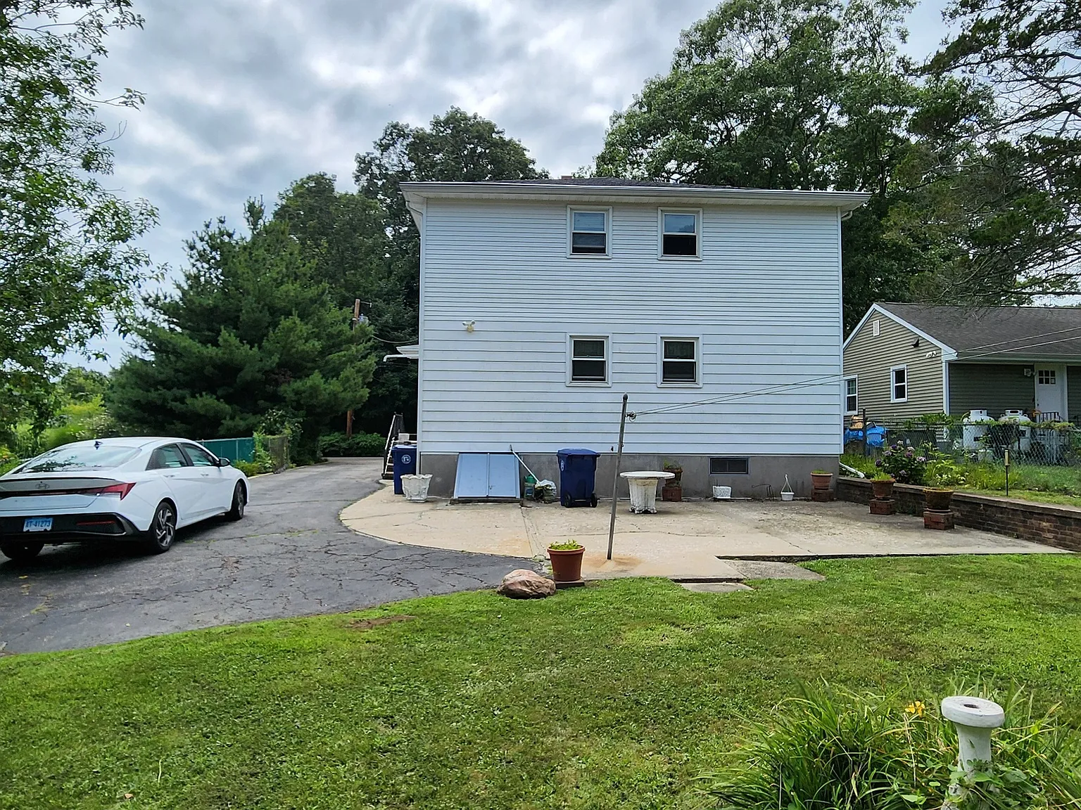 3 bed, 1.0 bath, 1120 sqft, $2,300 — Photo 3
