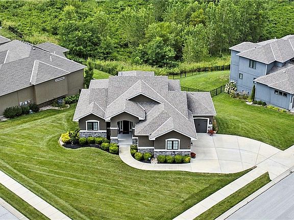 3rd image of 9649 Apple Blossom Ln