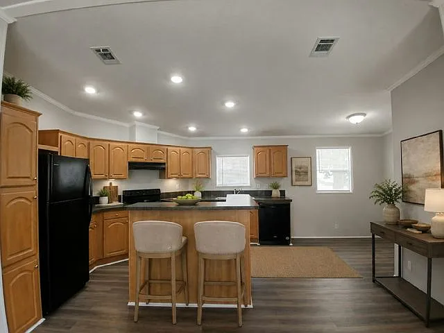 3 bed, 2.0 bath, 1120 sqft, $1,900 — Photo 3