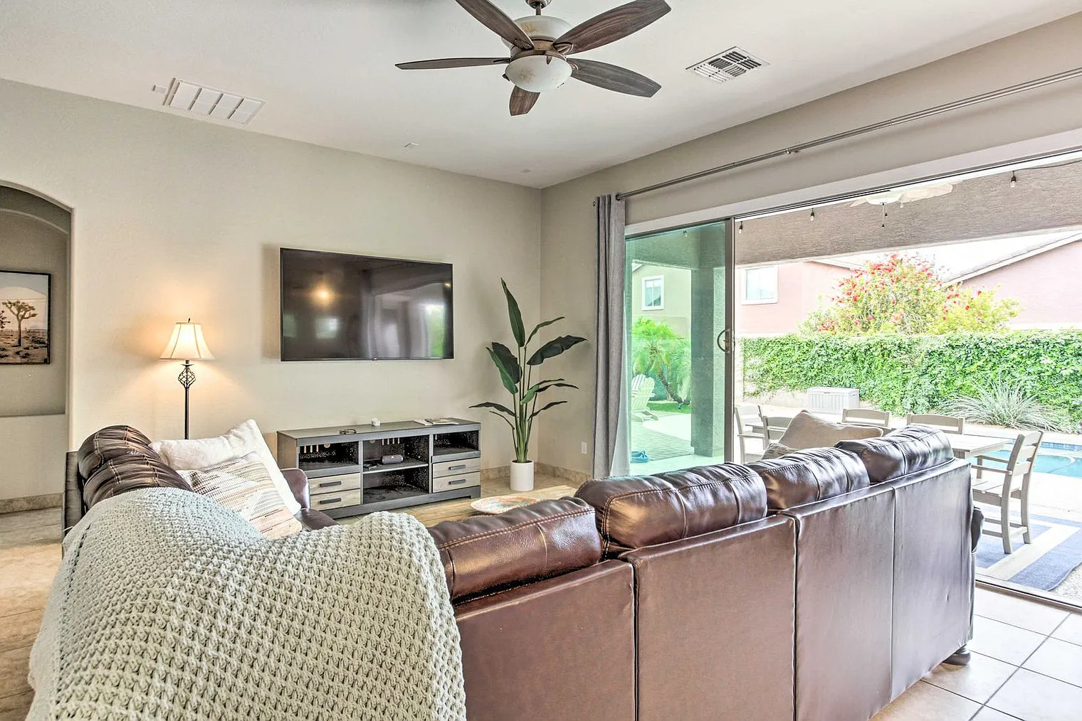 3 bed, 2.0 bath, 1937 sqft, $3,612 — Photo 2