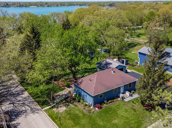 810 Elm Ave, Round Lake Park, IL 60073