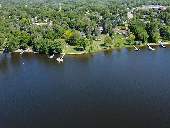 2nd image of 2205 Long Lake Rd
