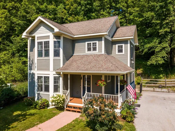 11140 Main St, Honor, MI 49640