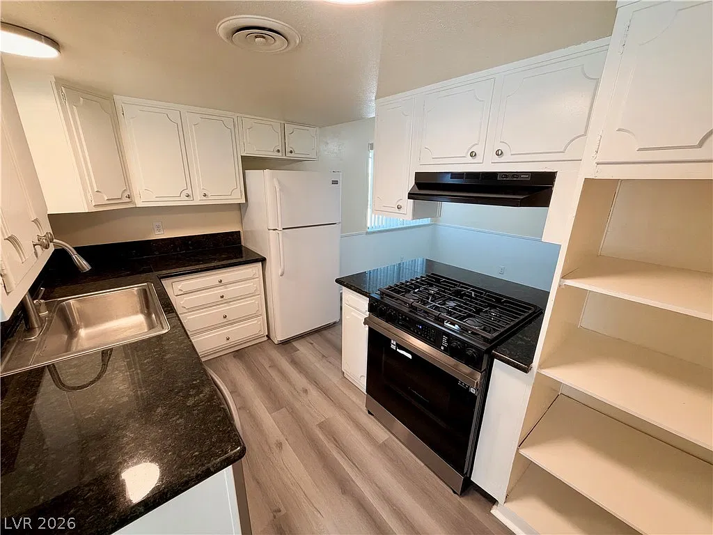 4 bed, 2158 sqft, $2,595 — Photo 4
