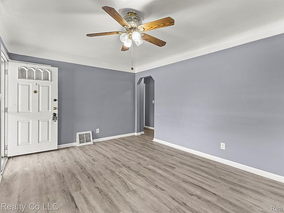 5th image of 14716 Eureka Rd